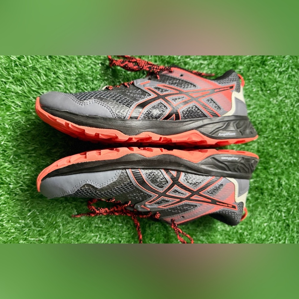 ASICS Women’s Black and orange Trail Shoes‎ Size 8